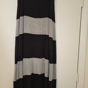 NWOT Ladies "AB Studio" Black/Gray Maxi Skirt (L)